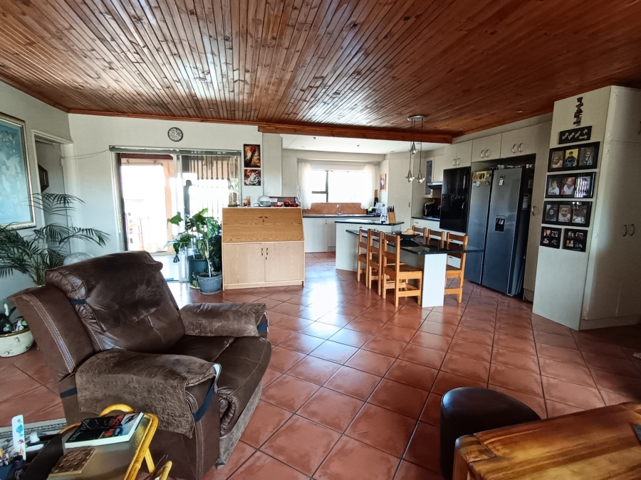 4 Bedroom Property for Sale in Wavecrest Eastern Cape